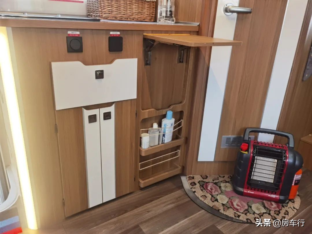 全新细节升级,更大休息空间,老约翰2022款定制版房车来了