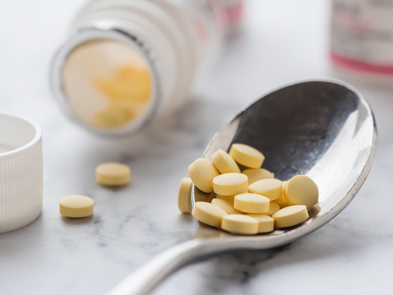 40以后女子每天一粒叶酸的利弊,50岁女人吃叶酸每天几粒