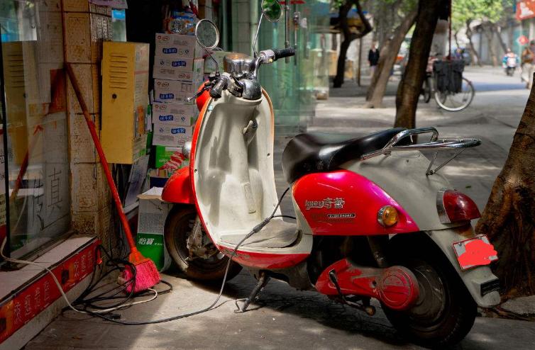 关于电动车充电正确的方法,电动车连续充电24小时电池会坏吗