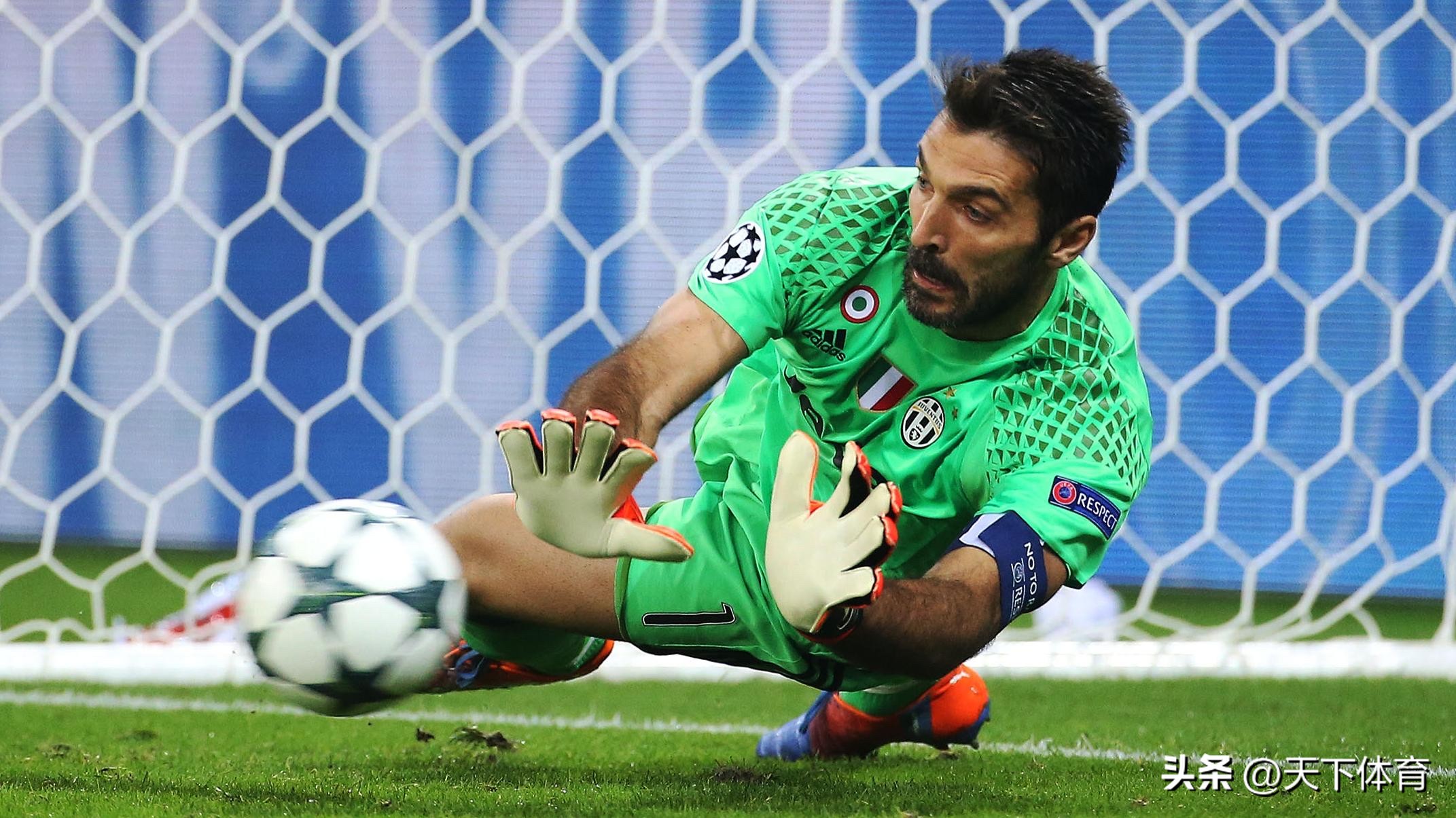 布冯29年职业生涯,意大利守门员布冯正式宣布退役