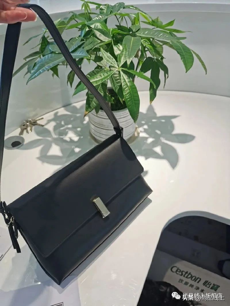 红谷女包轻奢品牌直播,红谷女包包新款2023爆款