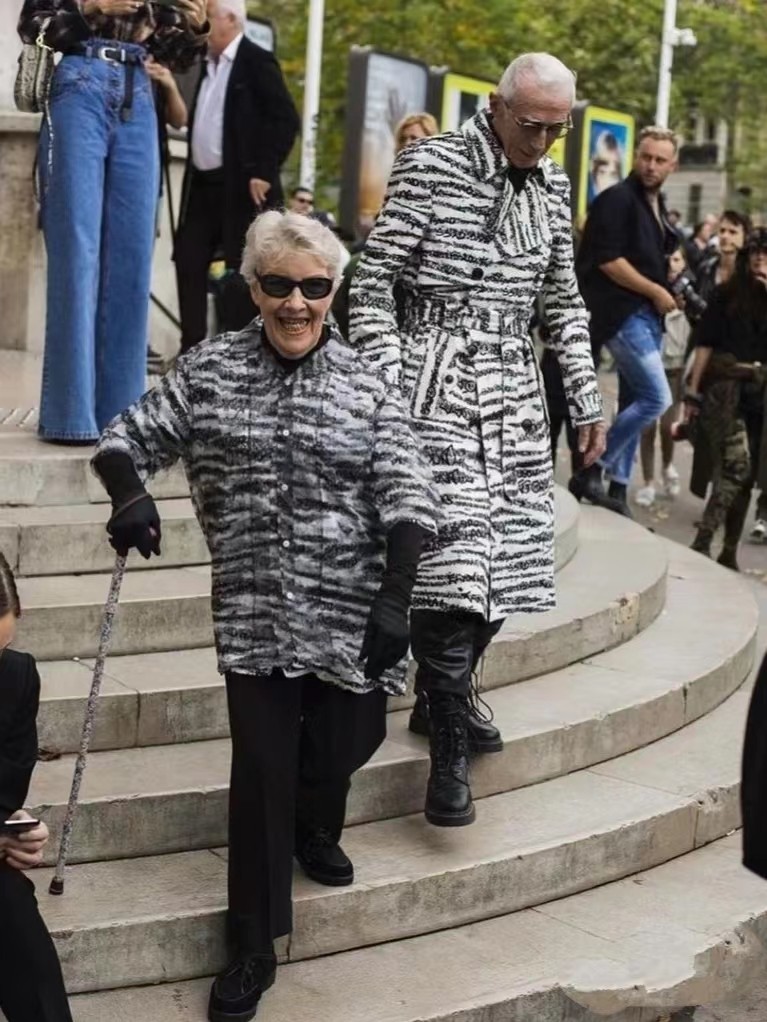 老年人适合的穿衣风格,时尚老年人衣着搭配