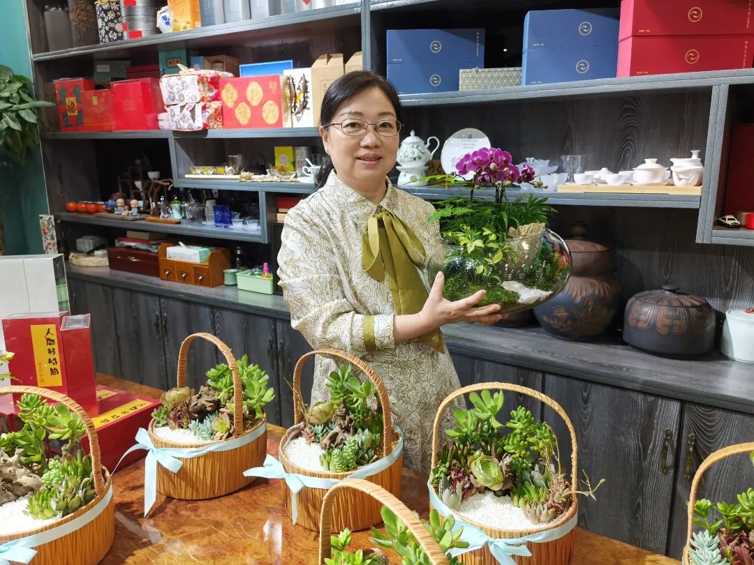 花与茶联合经营——这家500平方米的大花店，做出了一年超千万元营业额