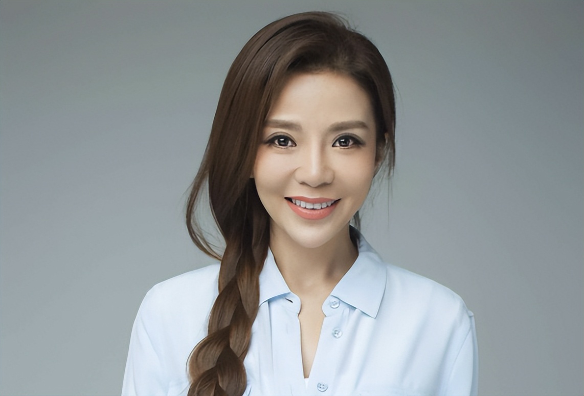 央视电视台主持人嫁给美籍华人,央视主持人嫁给富二代