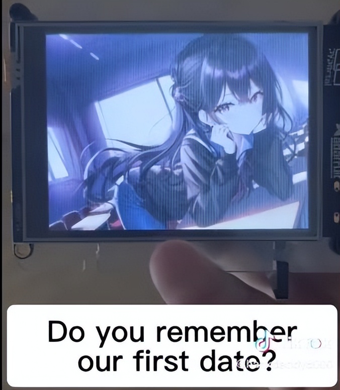 外国小哥用AI做了个虚拟老婆，日渐沉迷后，被真女友要求删除