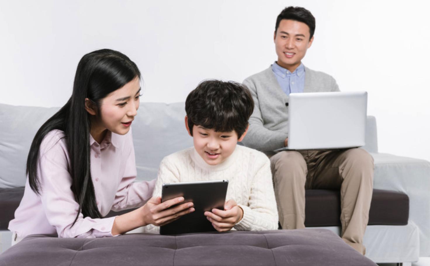 小学生看漫画书有什么坏处,小学孩子沉迷漫画应该怎么办