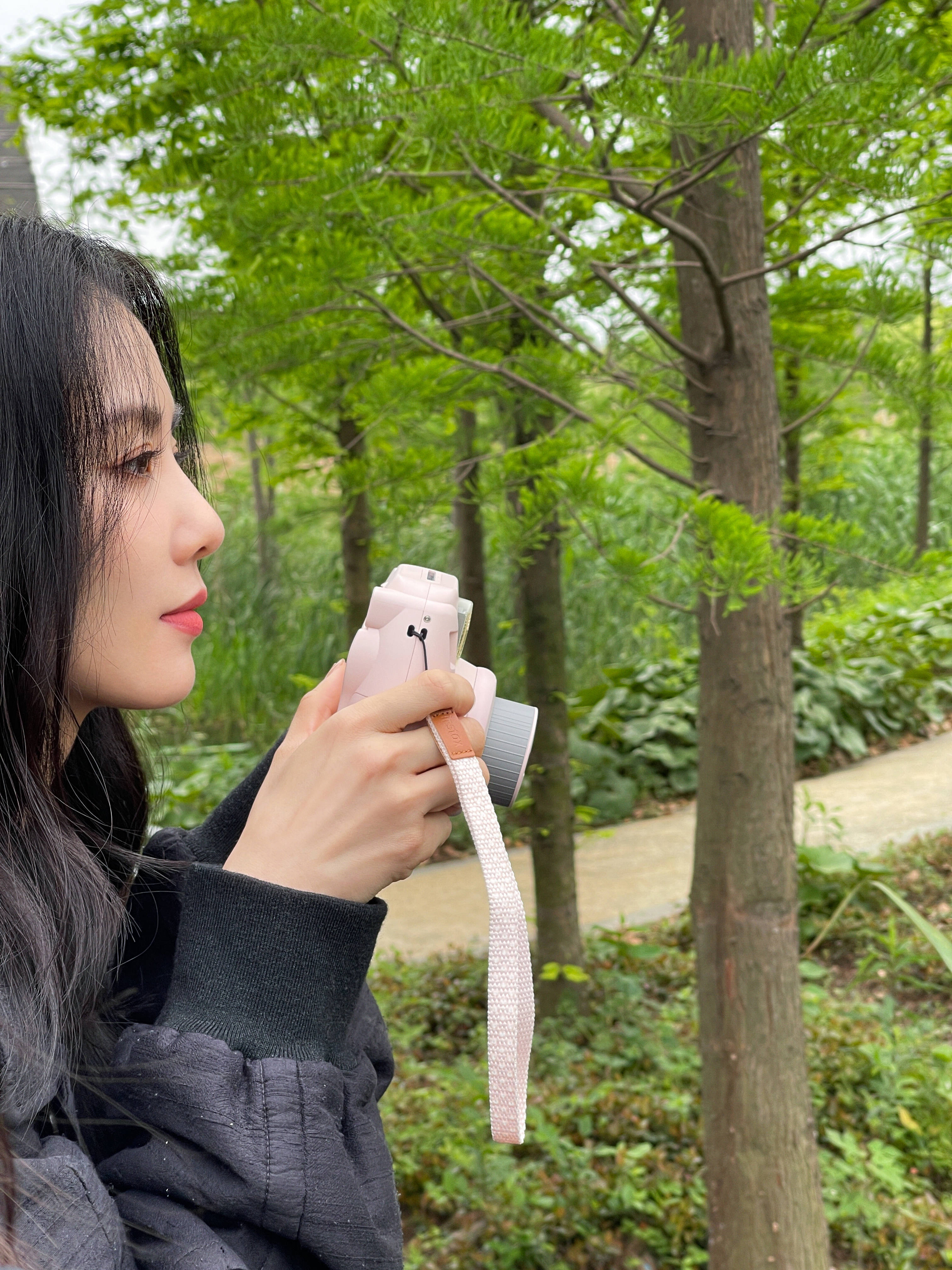 刘诗诗再战时装周早春写真惊艳,刘诗诗一袭粉裙优雅精致