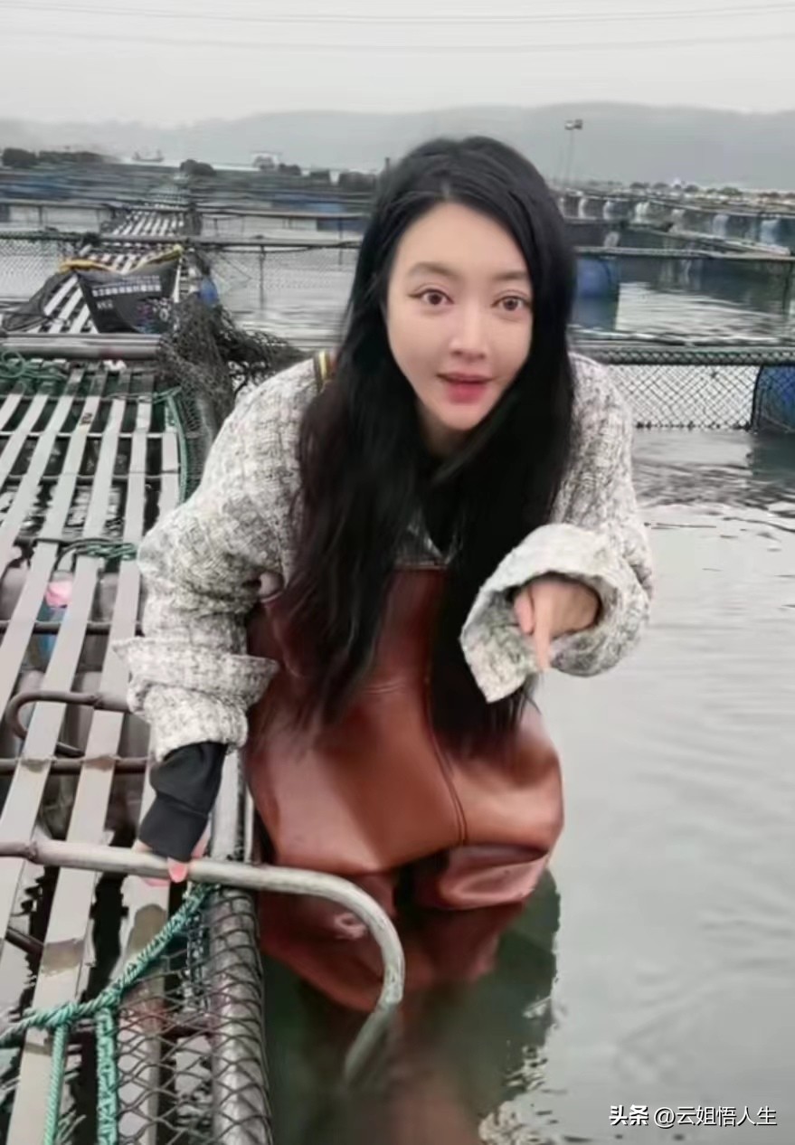 湖南女子喂养500斤大鱼当作宠物,女子养500斤大鱼当宠物视频