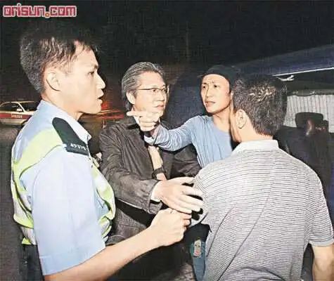 “港圈太子爷”街上收破烂，一天只赚60块！