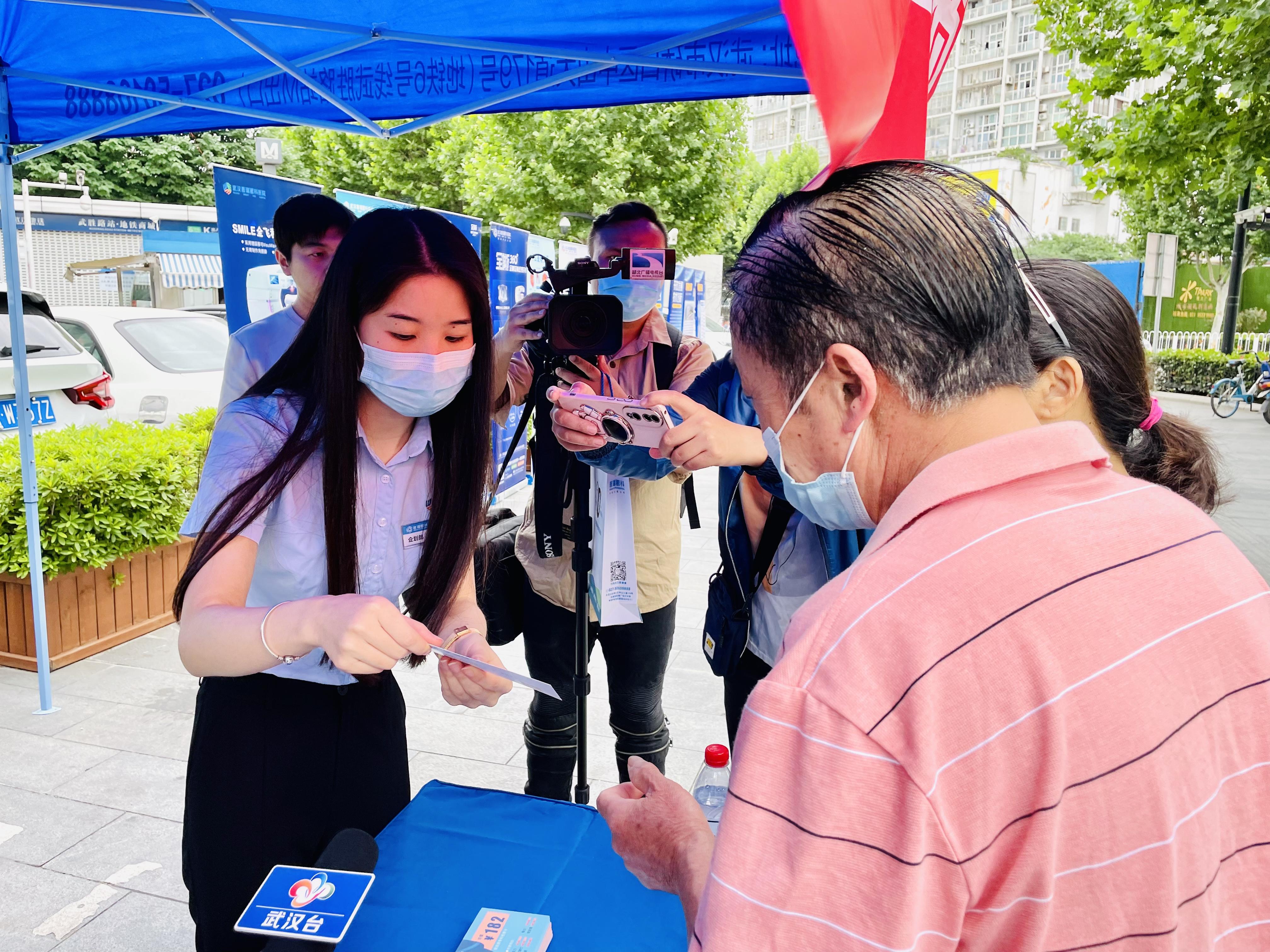 爱眼日眼科公益活动图片,爱眼日乌鲁木齐普瑞眼科医院