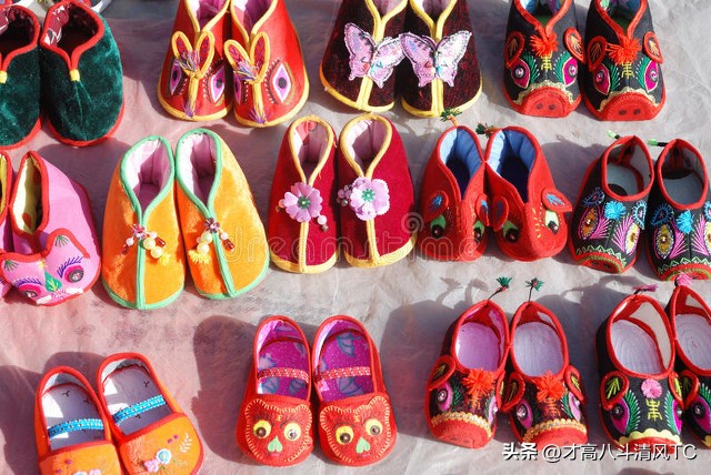 网店售三寸金莲缠足袜299一双,网售三寸金莲缠足袜引发舆论批评