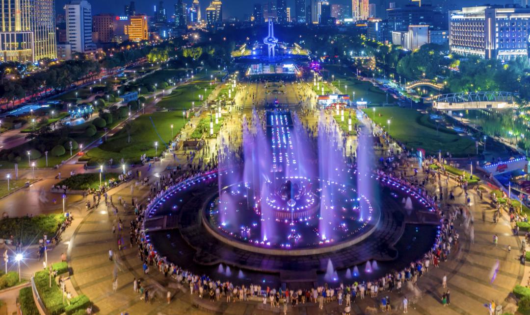 好看又好逛，不愧是济南的夜！来感受济南夜晚的美好吧~