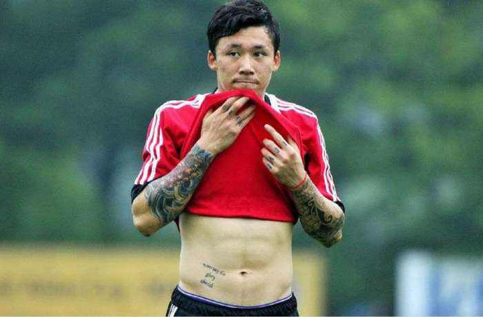 男足惨败女足挽回颜面,男足输了的解释