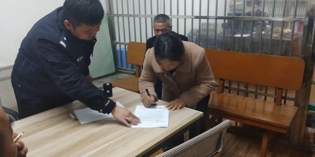 【一线警星】凌万强：别小瞧这张“小圆桌”，它调出了“大和谐”