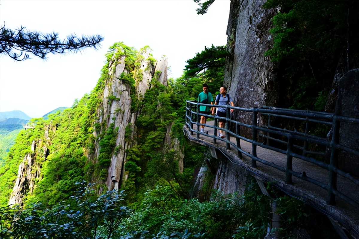 羊狮慕与张家界哪个好,江西明月山和羊狮慕哪个更值得去
