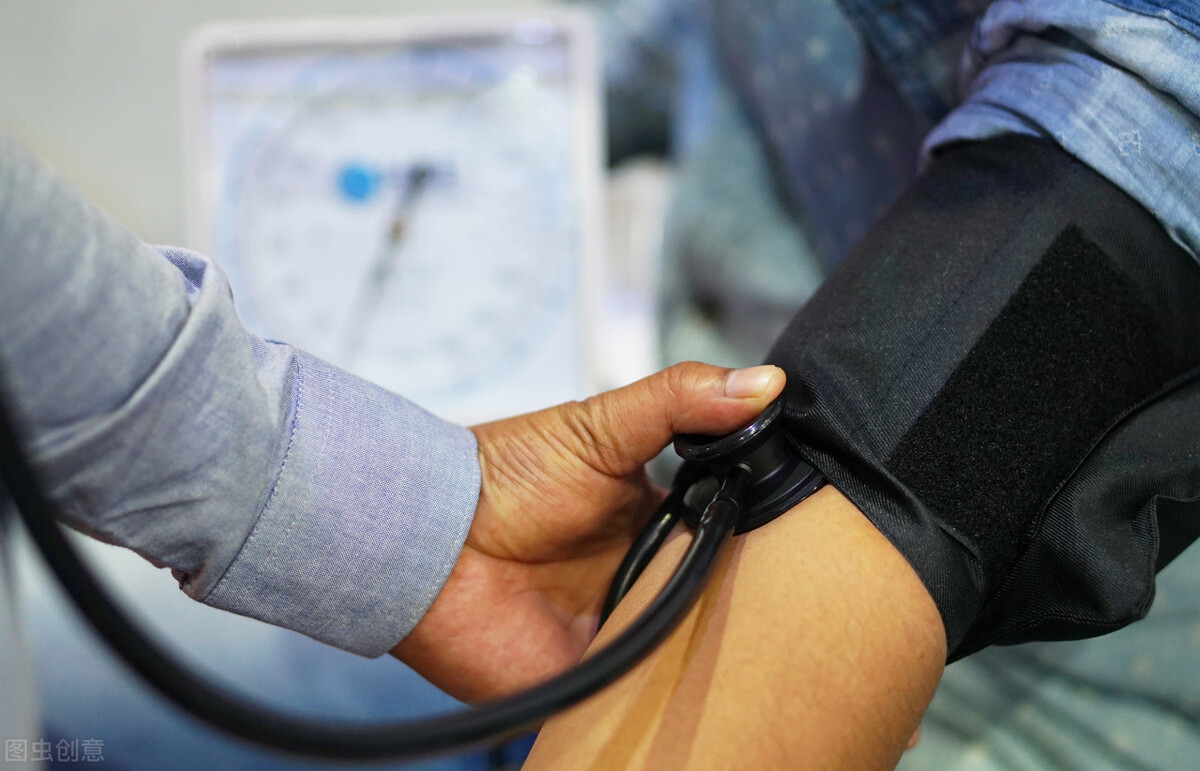 高血压饭前两不做睡前两不做,高血压药是早上饭前吃还是饭后吃