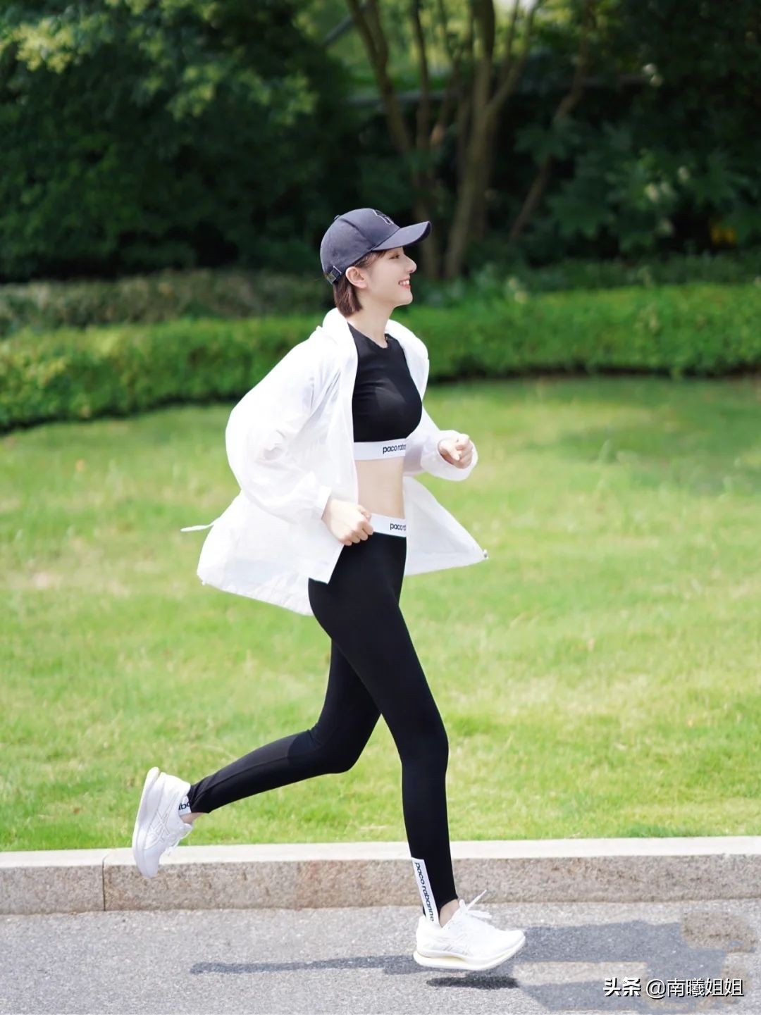 我对“无痕裤”的偏见，在看到这些素人街拍后变了，百搭又显瘦