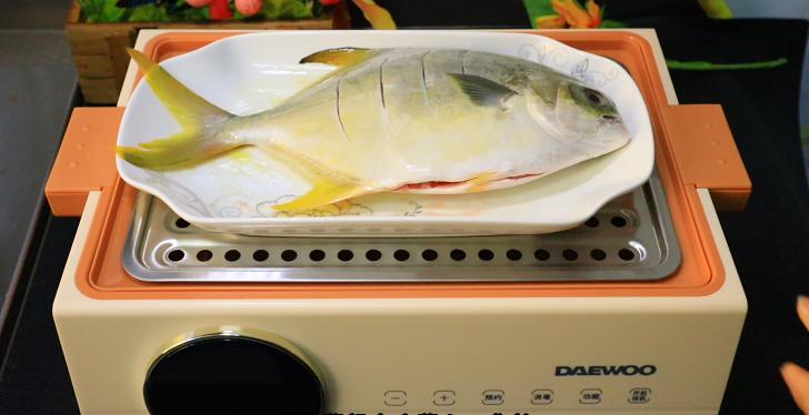 清蒸鲳鱼蒸多少分钟最好,清蒸鲳鱼用不用热油