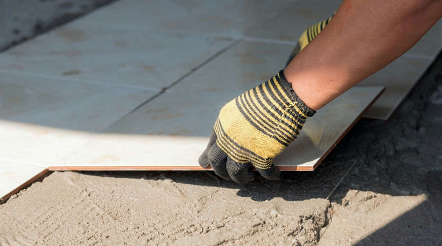 半包瓷砖胶和瓷砖背胶归谁买,刷了瓷砖背胶还要用瓷砖胶吗