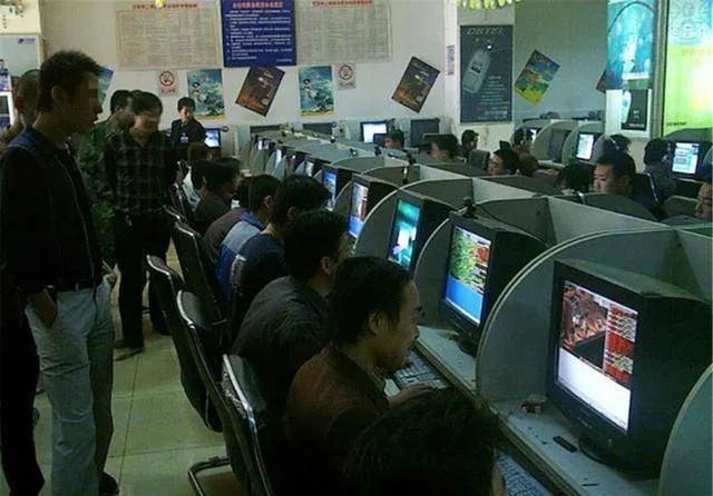 一年关万家，是谁杀死了网吧？