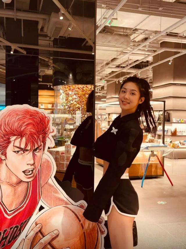 女篮颜值天花板李梦,女篮王思雨成长之路