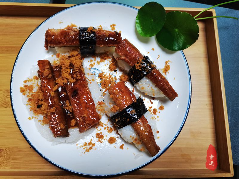 自制寿司的做法和材料有哪些,如何制作寿司不用任何工具