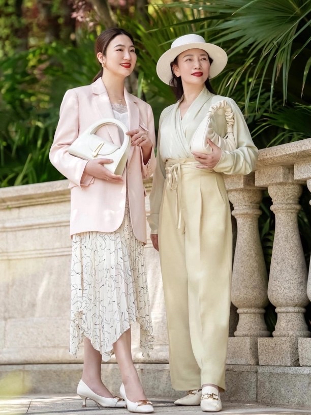 女人过了30穿什么样的裤子才好看,女人上了年纪就应该穿得成熟一点