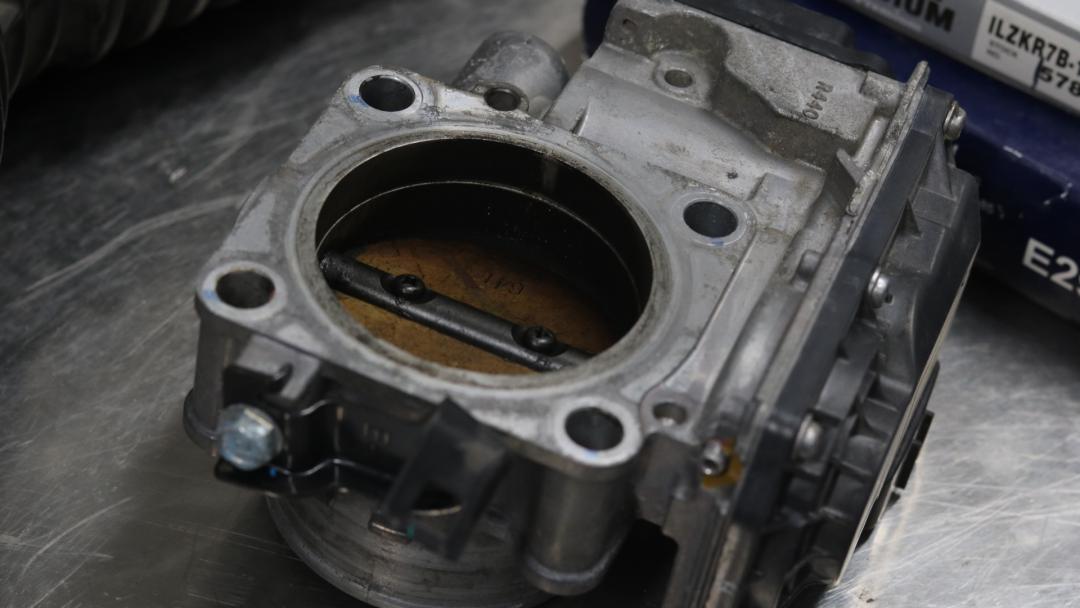 老款艾力绅二手车修复,老车翻新艾力绅