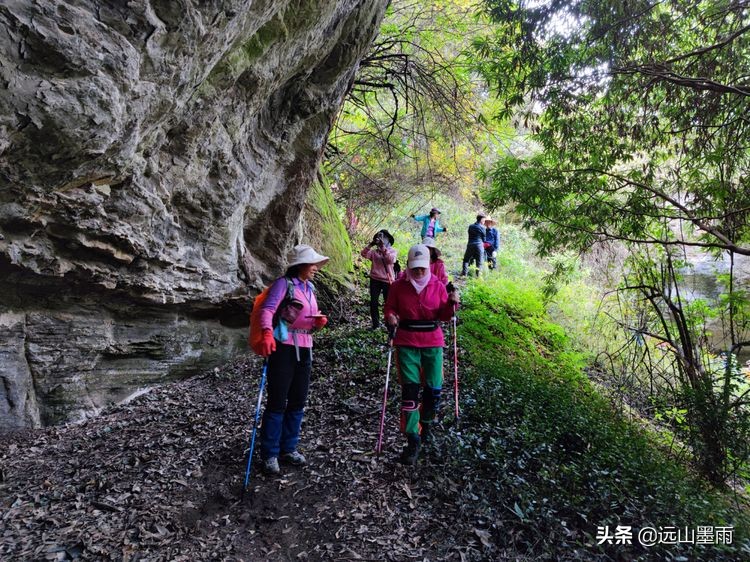逛天坑、探叮呤当啷洞，去昆明安宁徒步，总有很多惊喜