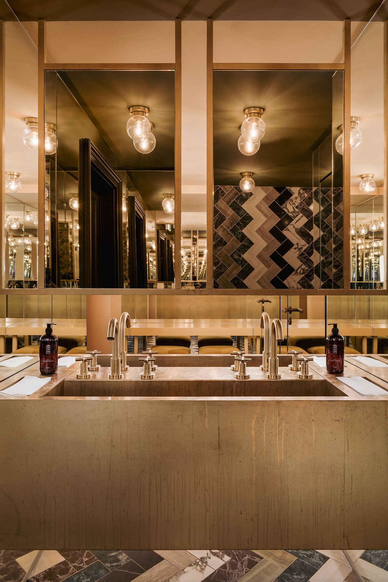 AmHof8设计赏析：充满异国情调的维也纳俱乐部