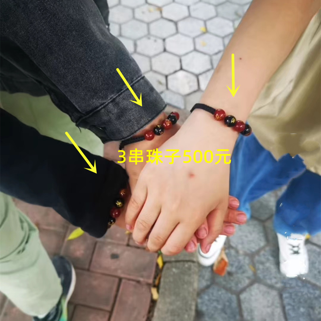 到鼓浪屿买3串珠子，付钱时女子感觉被坑，一颗5元3串500元