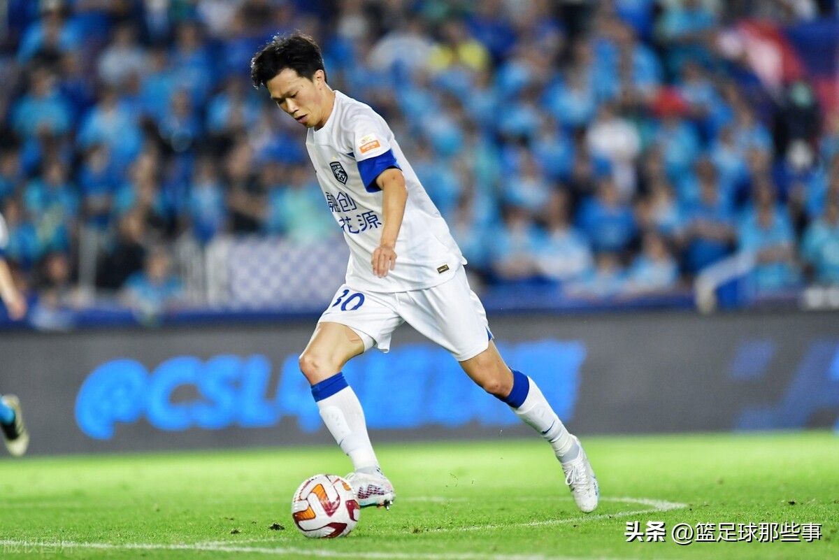 武磊艾克森带领国足冲击世界杯,艾克森和武磊谁更强