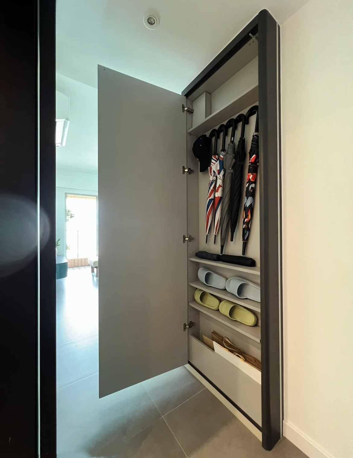 还好当初没放弃，给家里硬挤出15cm窄柜，入住后用处太大了