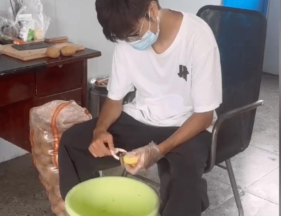 一个月赚八千房贷八十万压力大吗,6000工资一月房贷2500压力大吗