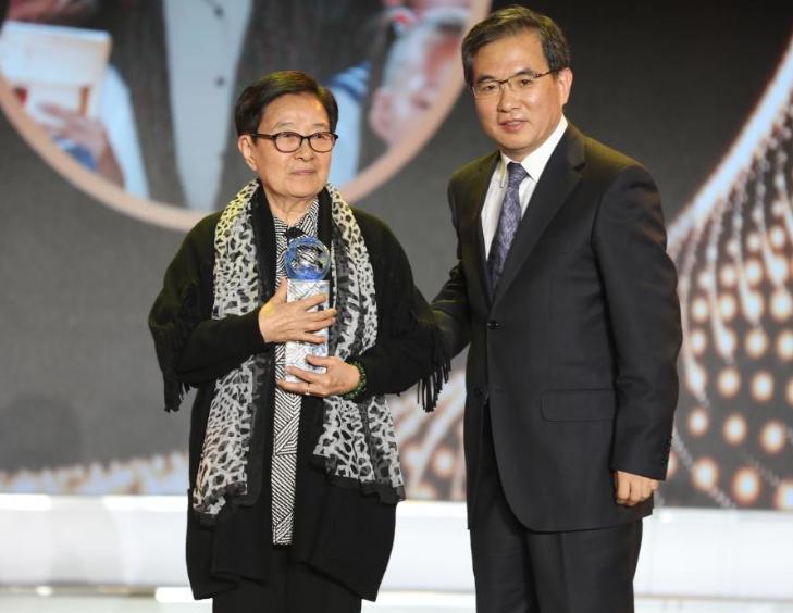 杨坤谷建芬今天是你的生日视频,谷建芬哪年创作的今天是你的生日