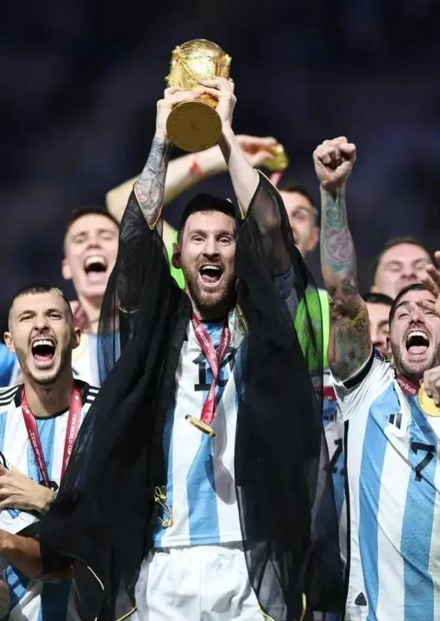 梅西大巴黎首粒进球球迷视角,梅西进球后的手势视频合集