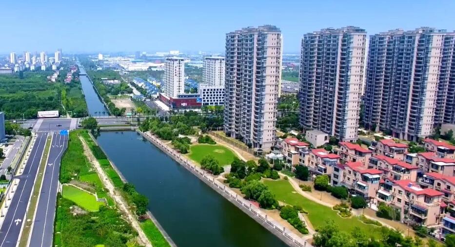 它是江苏千亿县成员之一，户籍人口近100万，人均收入高达43645元