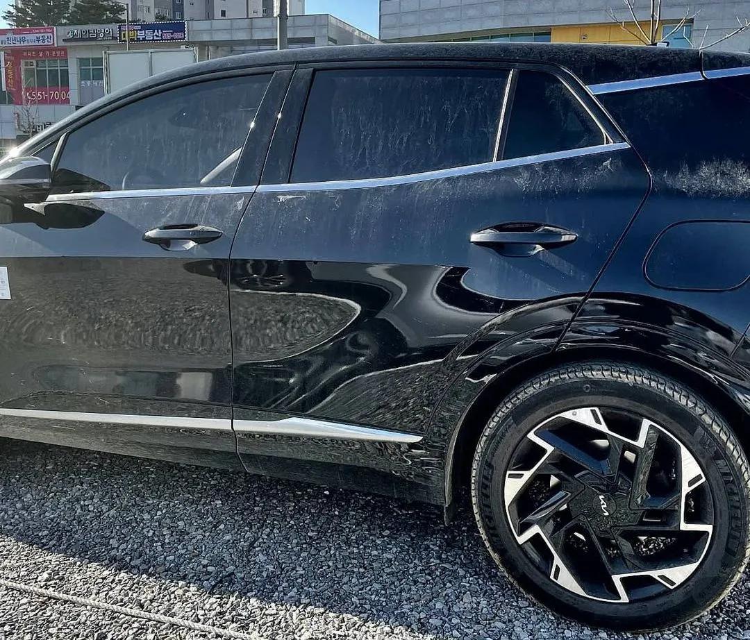 比预想的好看！新一代狮跑海外实拍，新增运动套件，联体屏是亮点