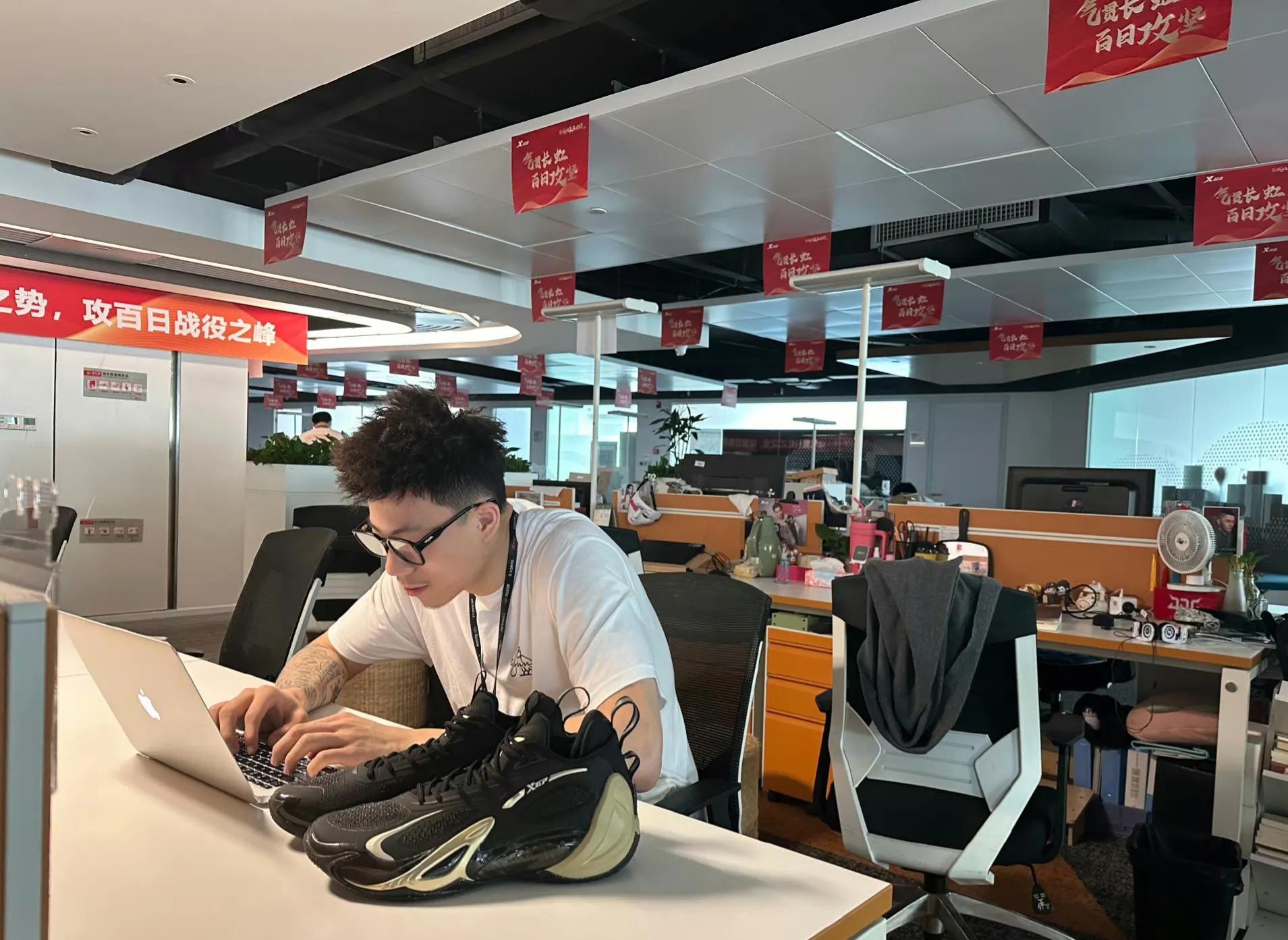 付豪赵继伟婚礼视频,付豪张镇麟争抢赵继伟抛花