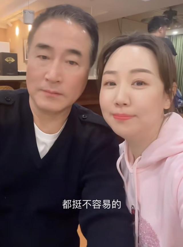 童星关凌感染新冠，自曝持续高烧嗓子哑到失声，还没有食欲脸通红