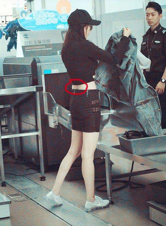 盘点有哪些明星在舞台上露过腹肌,假腹肌假翘臀