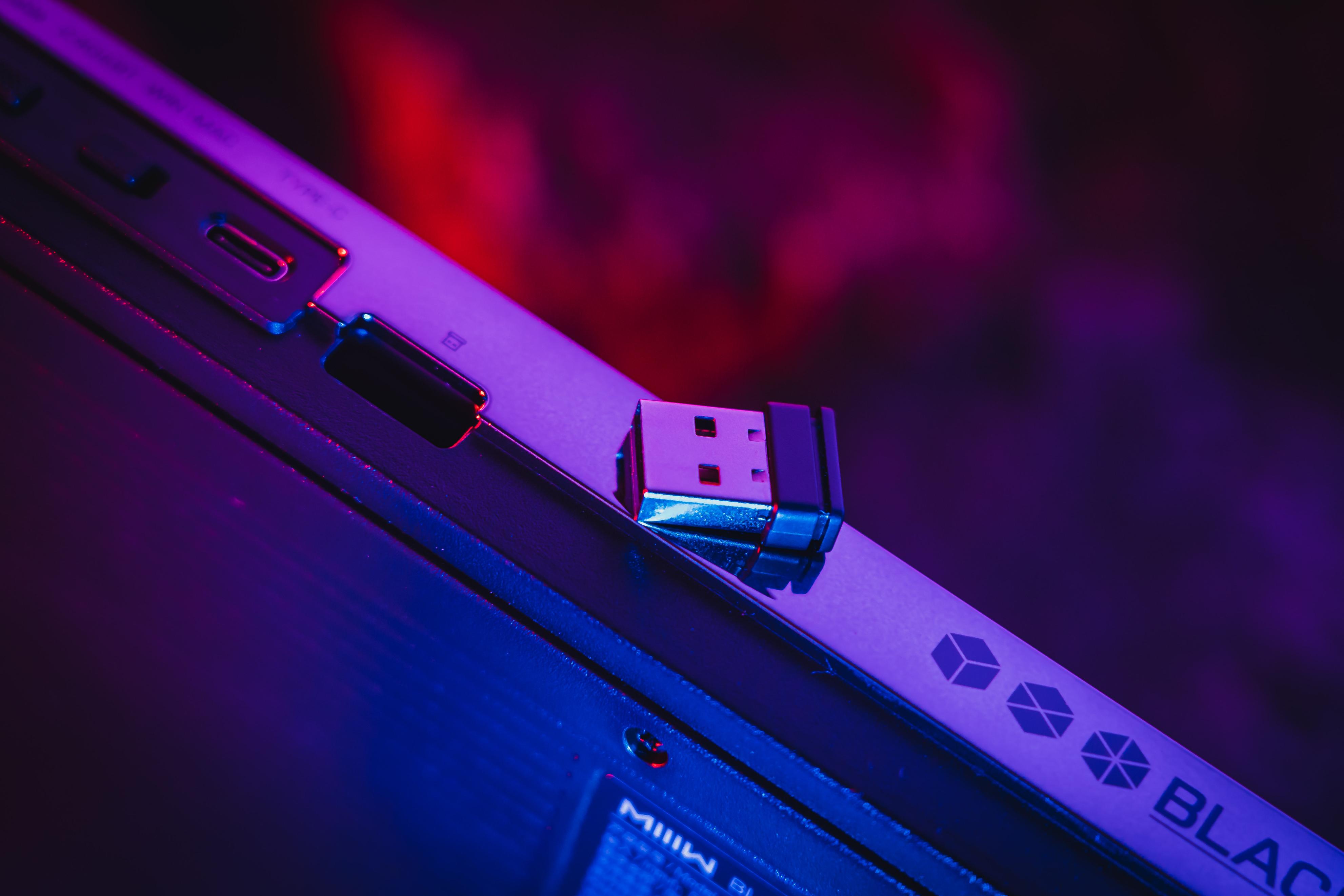 从黑白到多彩，客制化键盘能带来哪些惊喜？米物BlackIO98体验