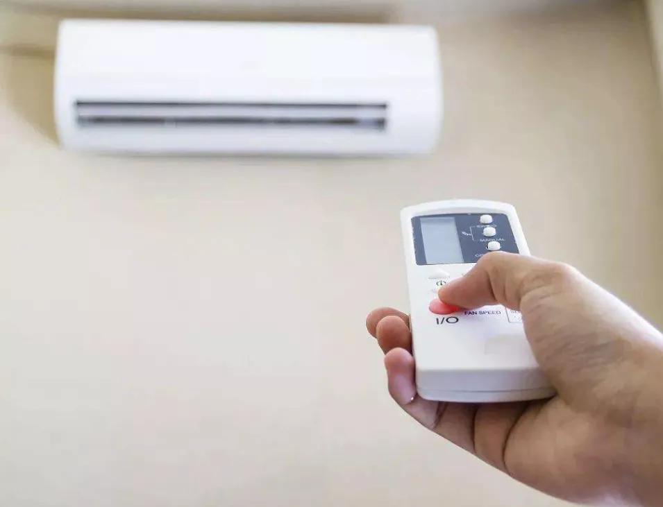 美的空调室内机出风口滴水怎么办,志高空调室内机滴水怎么回事