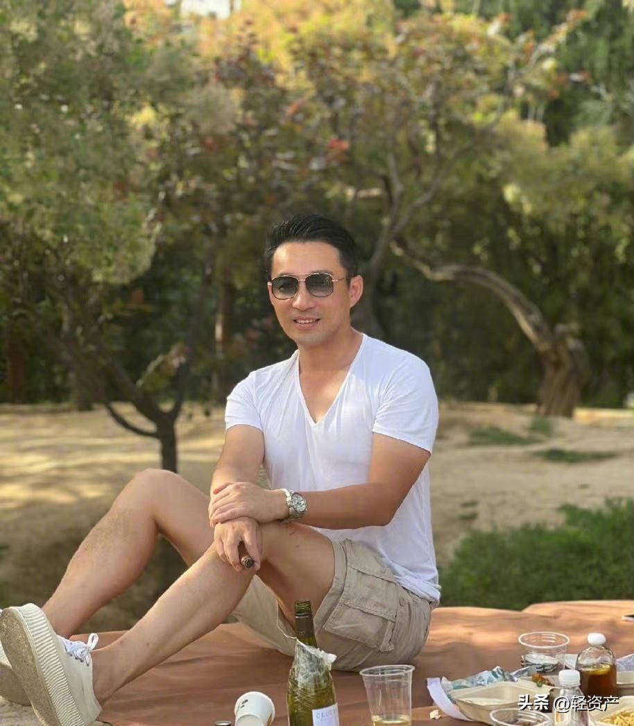 花楼女子媚态撩人，丰乳肥臀，30张真实影像惊艳时光