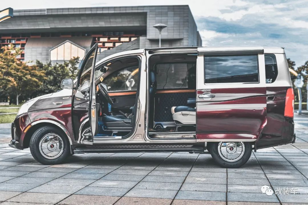 五菱荣光v七座变四座,五菱荣光v新款五座