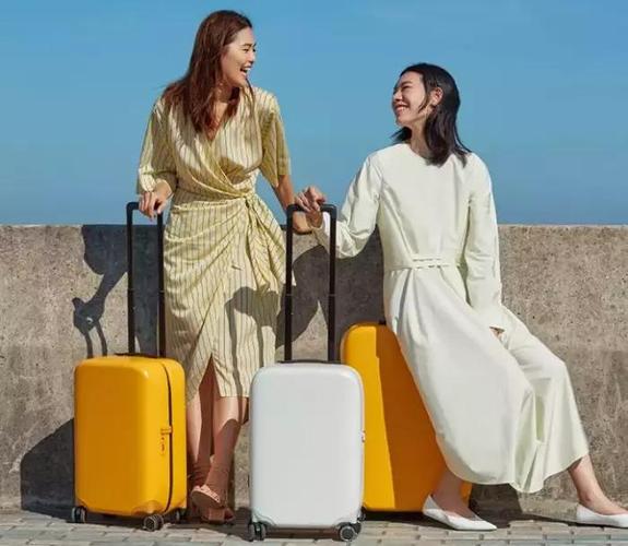 外国人旅游背个大包 (外国人旅游偏爱背包)