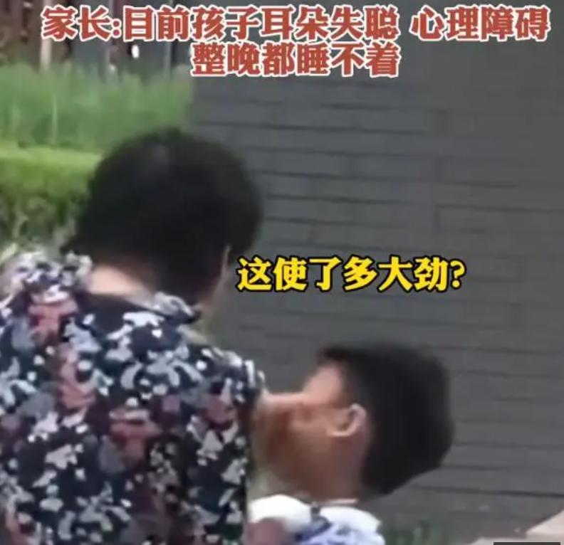 男孩踢球撞大妈被打到住院,小男孩踢球撞到大妈被打