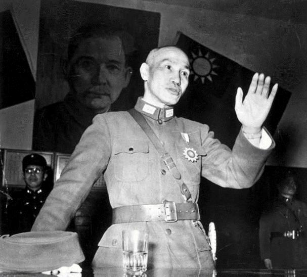 中国第一位留美女性，宋家王朝话事人，为敛财无所不用其极