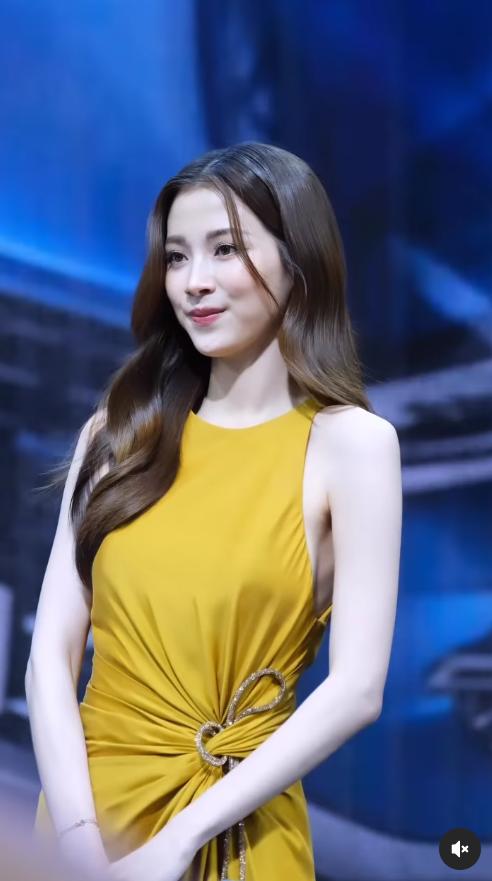 偶像剧照进现实！泰国顶流女星被男演员公开告白，5年友情变爱情