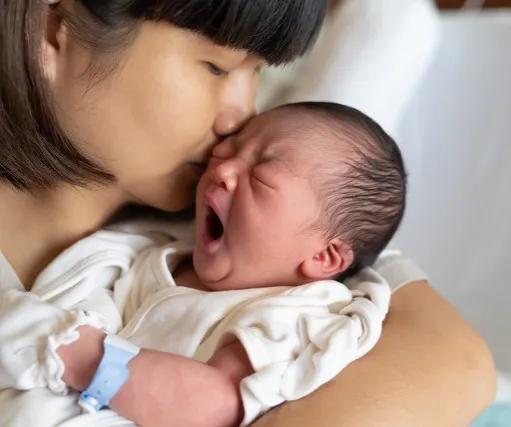 宝妈生完孩子四个月掉头发严重,剖腹产三个月脱发非常严重怎么办